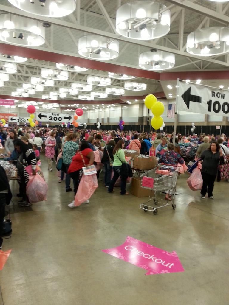 CristinCoons's tweet image. Survived our first #vbos! @verabradley #vbos15