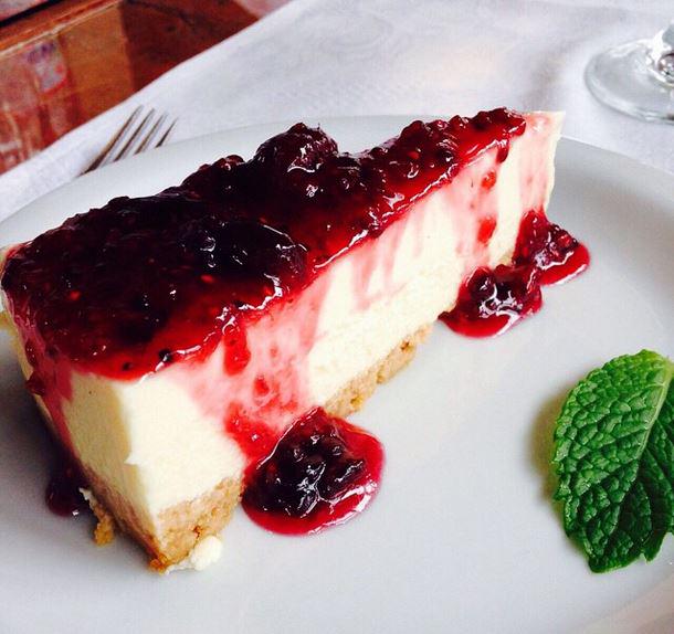 gcomunicacoes's tweet photo. O Cheesecake Artesanal do Capril do Bosque está fazendo sucesso no nosso instagram! https://t.co/5ZXQ8LGyO1 http://t.co/6IQnJCAzjt