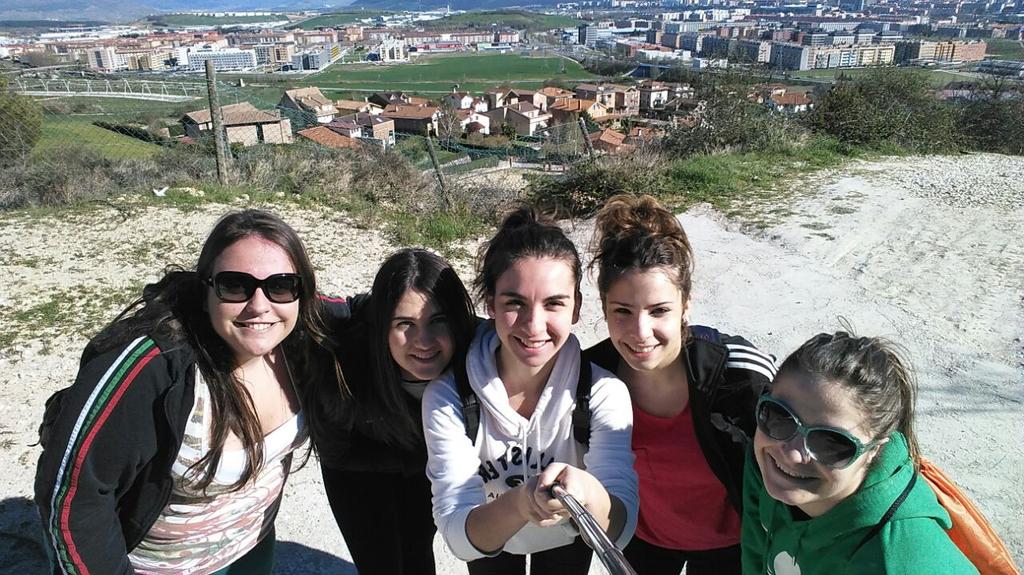 Edurneitoiz's tweet photo. Buena mañana en sancristobal @Leyrejulian @AinhoaArdass @saioa_musquiz @AinhoaPipaon http://t.co/oysNgEJP2G