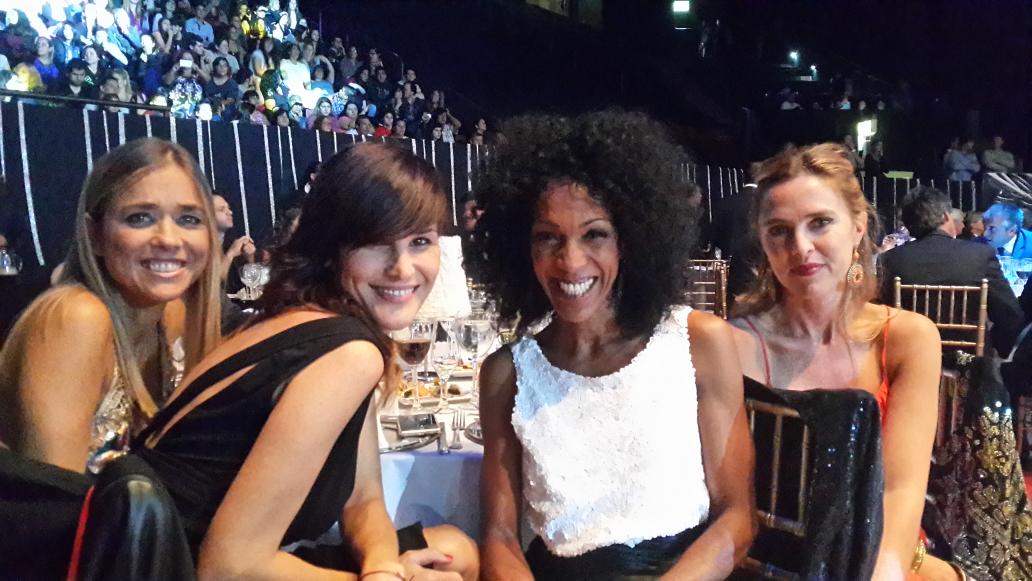 carlavmendez's tweet photo. Chicas la pase genial!! Bsotes y gracias!! Mica @felicityenlaweb @anaxochi http://t.co/4bqkkDgyYn