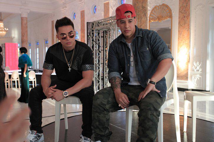 elespectador's tweet photo. [Imágenes] @REYKON y @daddy_yankee graban el video de "Imaginándote" http://t.co/nj0TnLCNfw http://t.co/N57NzPfRJB