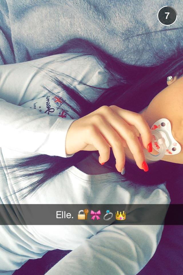 h2oymnc's tweet image. C'est genre téma la meuf elle est pédophile ou elle vit chez les bisounours jsp.