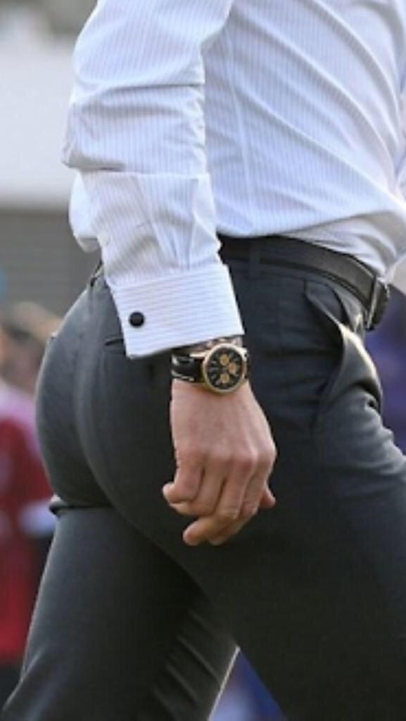 OH MY GOD I LOVE HIS WATCH 😍