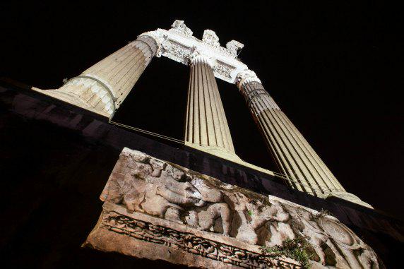simonilla23's tweet photo. #PieroAngela dal #ForoAugusto al #ForoCesare http://t.co/O9fcVQ9EKn una passeggiata nella storia #roma dal 25 aprile http://t.co/EhKsy3J2TU