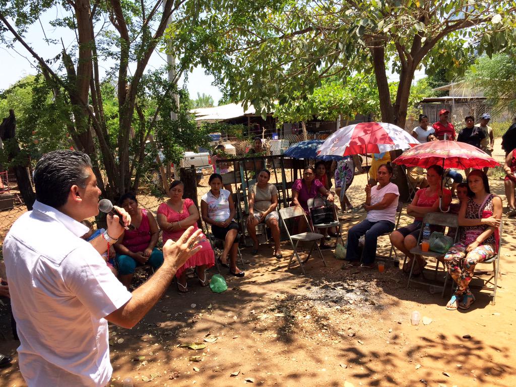 EFB03's tweet photo. Sumando adhesiones  ... Carmelo, vamos a llevar #ATENCIÓNYRECURSOS a las familias de la  colonia El Cayuco #Petatlán http://t.co/KvFEZZawHM