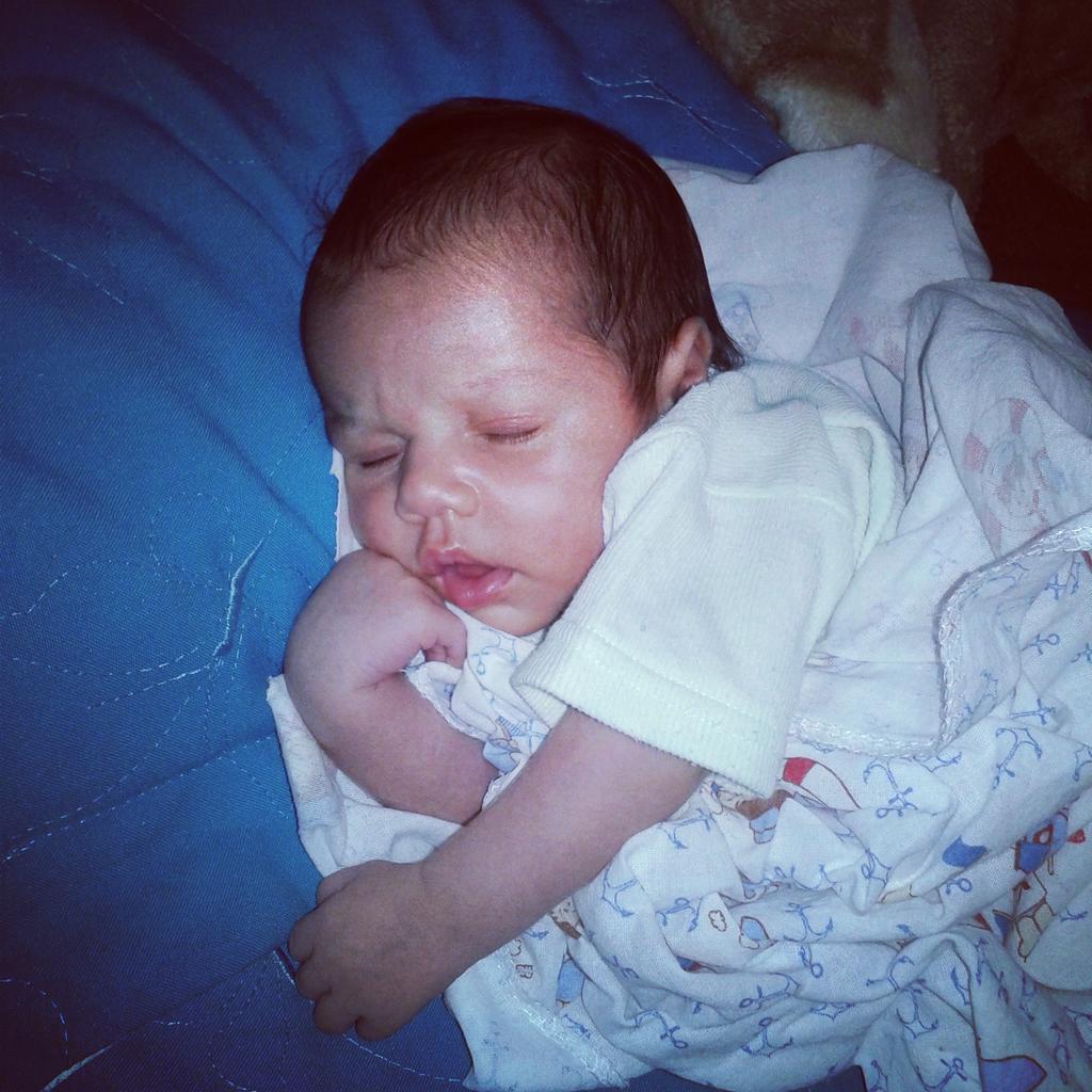 GataLuhh's tweet photo. É fofo de mais te amo filho sz ♥ http://t.co/1L55lQIzu1