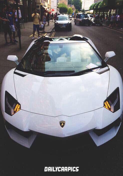 DCarPics's tweet photo. #Lamborghini aventador http://t.co/kB5BU3jLmp