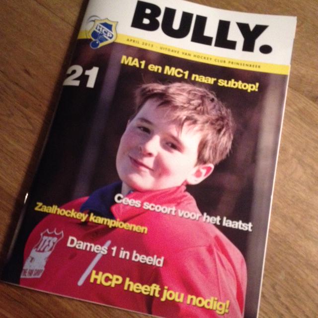 De nieuwe Bully. is uit! MA1 + MC1 naar de subtop, D1 knokt voor kampioenschap en de jeugd vertelt over zaalhockey.