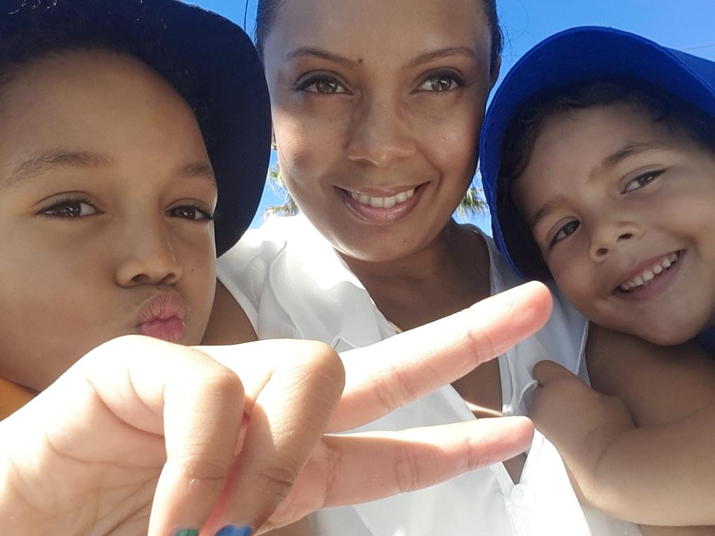 hayleyjoyr's tweet photo. Holiday fun in the sun @ShimmyBeach ! #purehazel #MyAirOptixLookSA @AIROPTIXCOLORS @CosmopolitanSA http://t.co/OZ0r10VRqN