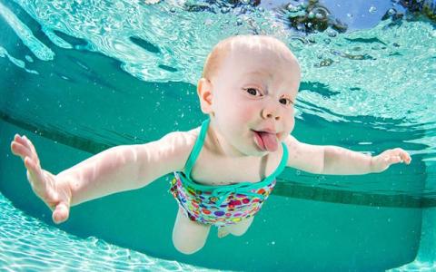 A3Noticias's tweet photo. [GALERÍA DE FOTOS] Un fotógrafo captura a los bebés bajo el agua http://t.co/QvAZv3iBGT http://t.co/oazcSFDnAz