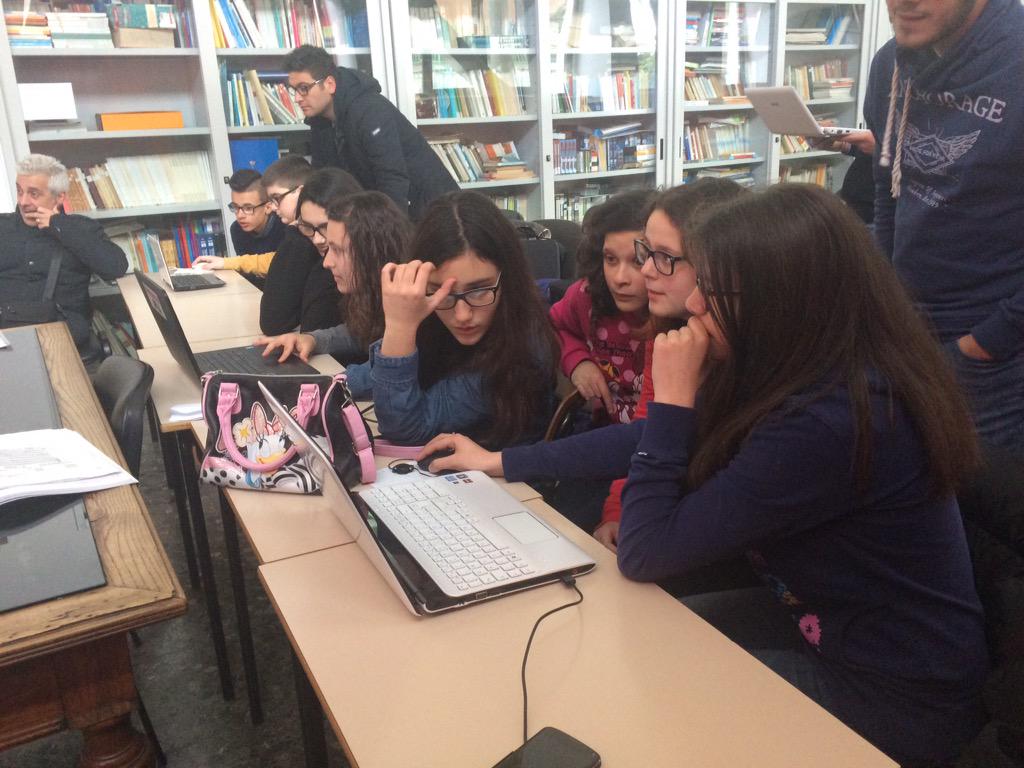 mapina_f's tweet photo. A scuola di #coding  #Coderdojo Rotondella http://t.co/L4hmHd3hhW