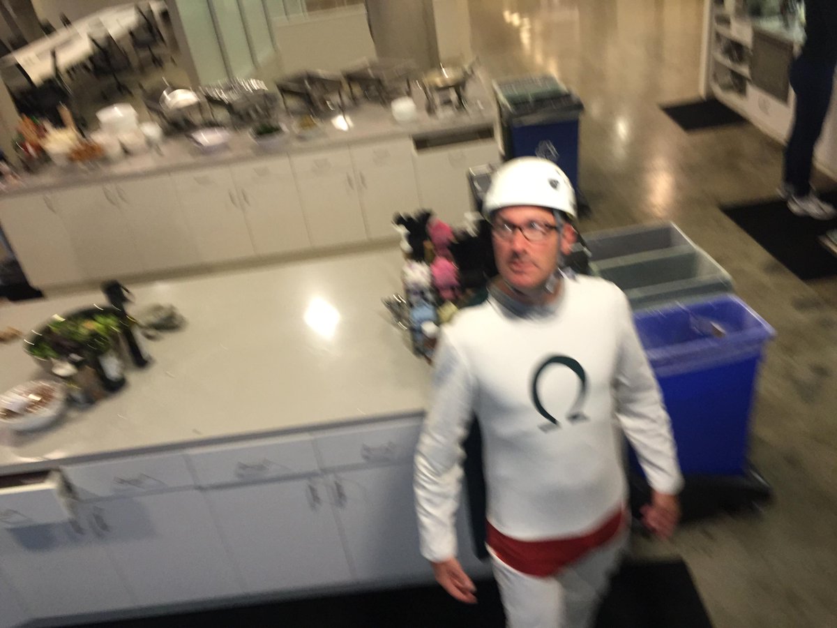 pivotaleye's tweet photo. #OpsMan has been detected in the building. Please post shots of his movements with #OpsMan tag! #pivotalLife @pivotal http://t.co/xPLeOjxnUz