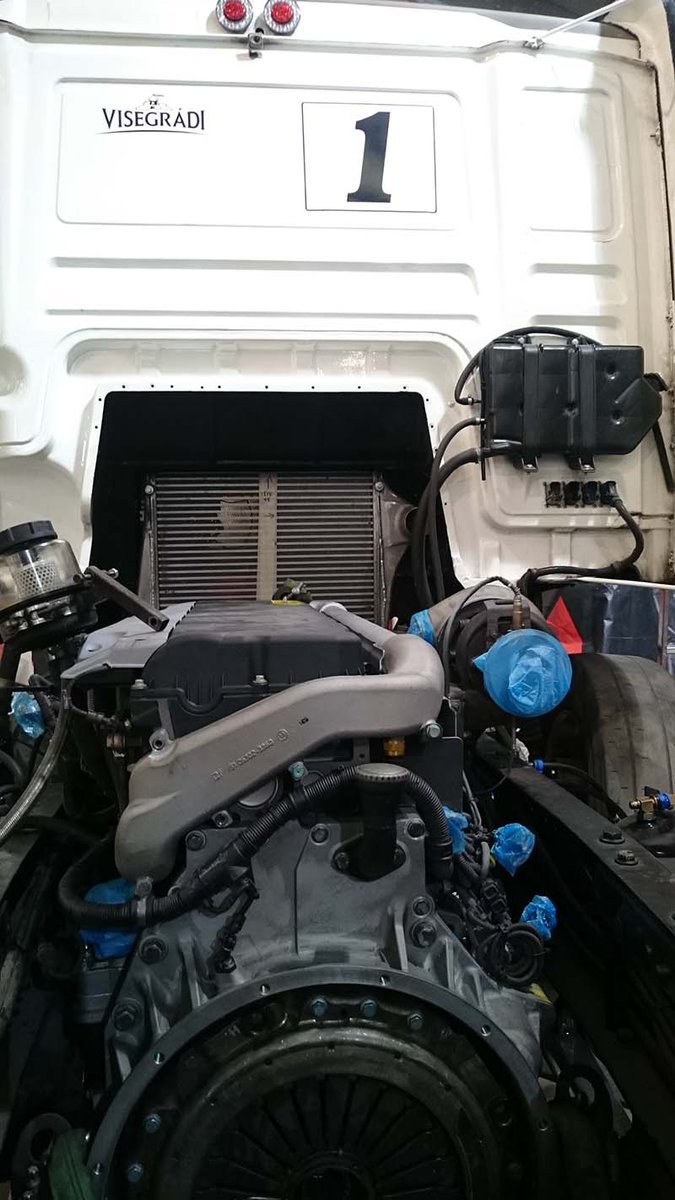OXXORacing's tweet photo. Az idei motorunk megérkezett! http://t.co/mu1jYfdWCR