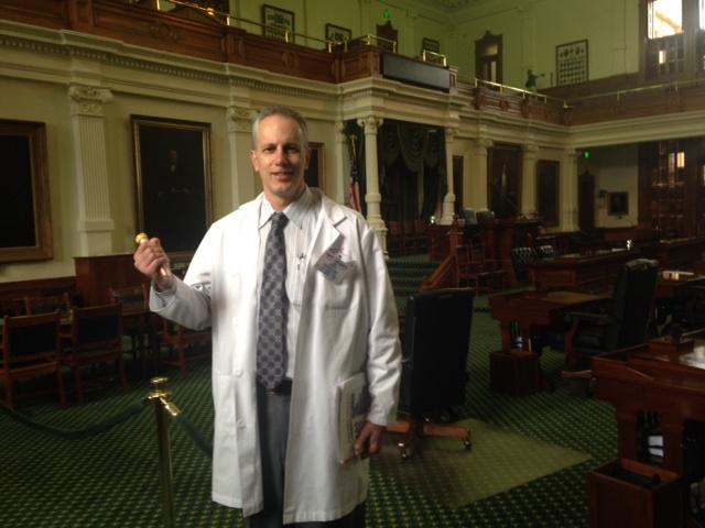 nosneezes's tweet photo. #DrLieberman was @TXSTATECAPITOL lobby for SB 66-stocking#Epinephrineautoinjectors in schools-students anaphylaxis http://t.co/2vhqLnJAuP