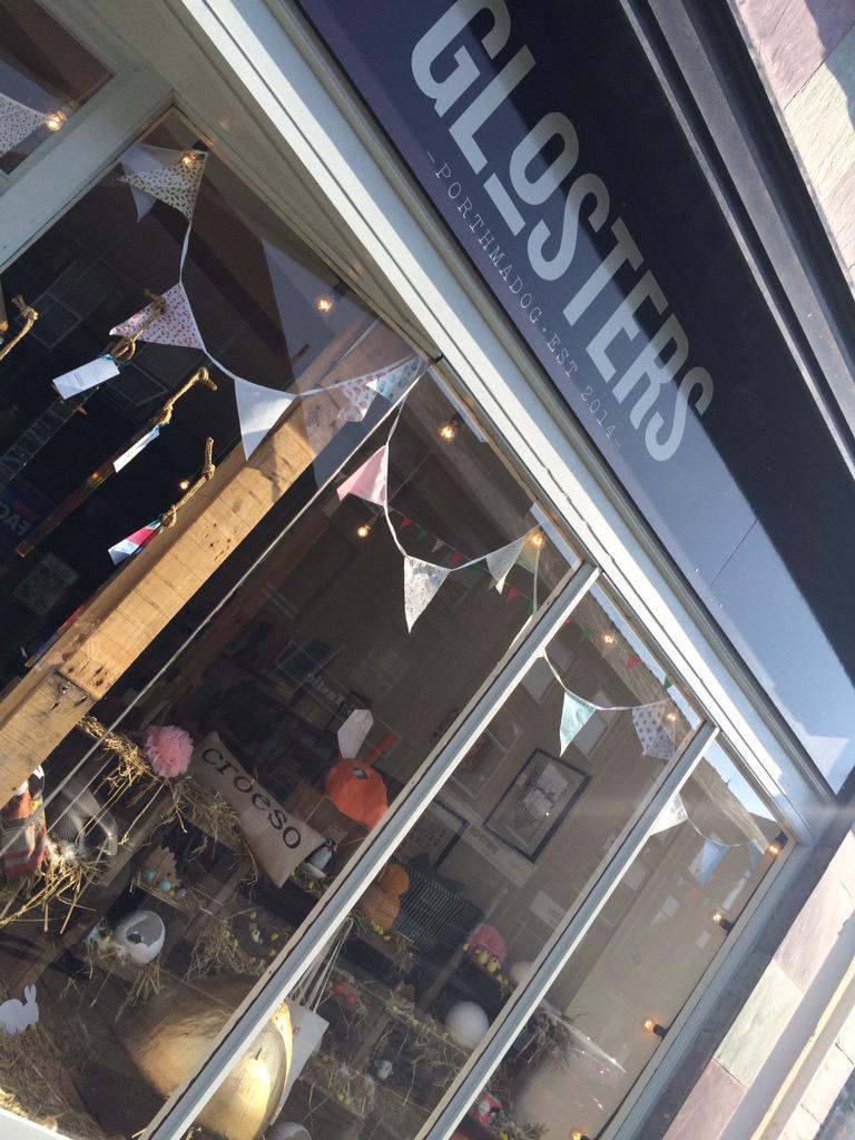 siopgloster's tweet image. Porthmadog at its finest today! Basking in the sun outside the shop ☀️ #Porthmadog #glosters #sunshine #happytimes