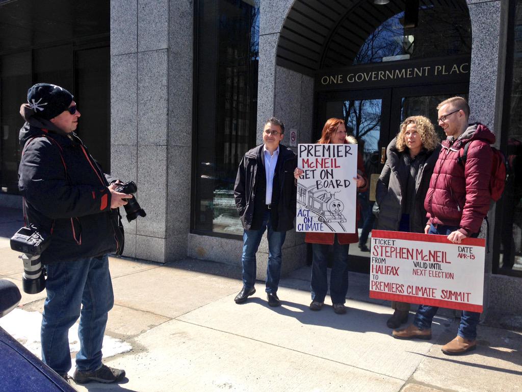 CanadiansOrg's tweet photo. Groups attempt to deliver a letter to @StephenMcNeil asking him to #ActOnClimate #nspoli @SEEPhalifax http://t.co/jfxDVYr9na