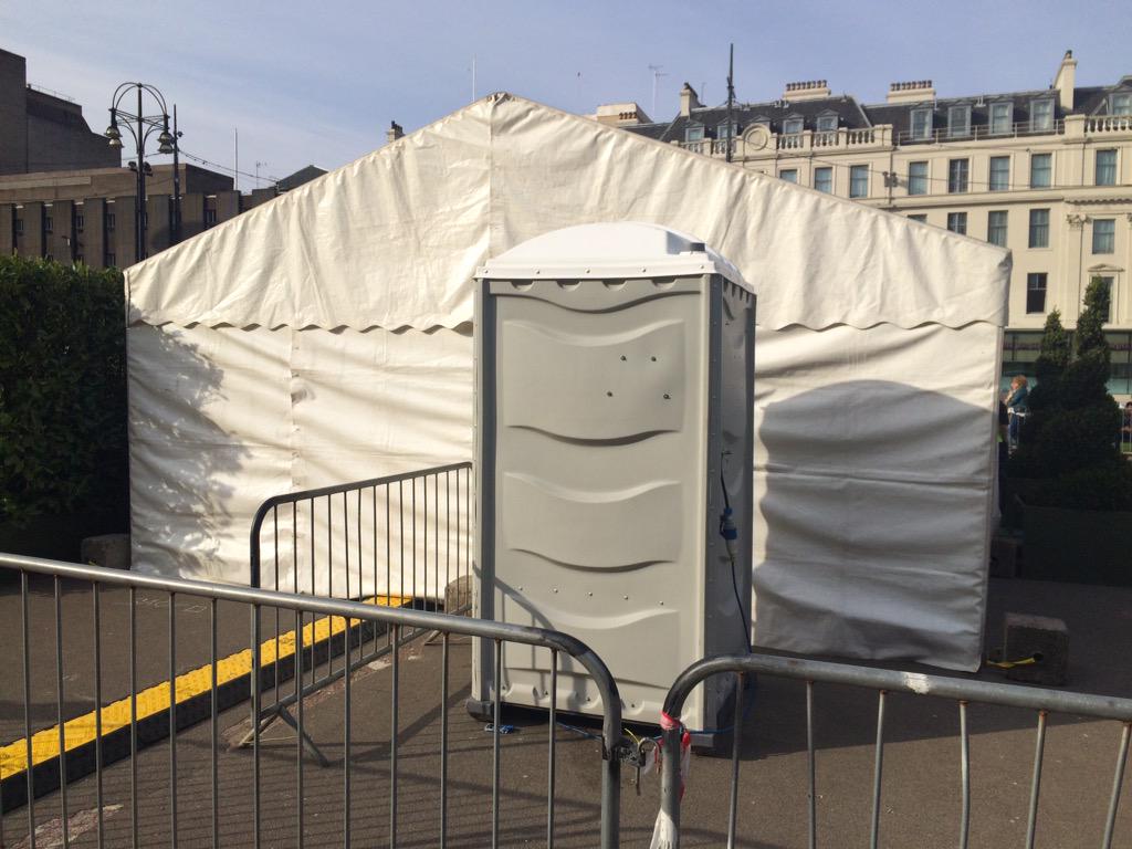 RestoreGeorgeSq's tweet photo. "George Square belongs to the people of Glasgow" http://t.co/UHBYxdoH4L