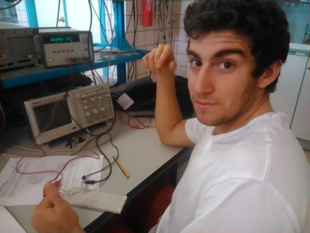 juangallardo95's tweet photo. Hoy toca un poquito de cableao con @javiermclo http://t.co/nkTHc1DpAd