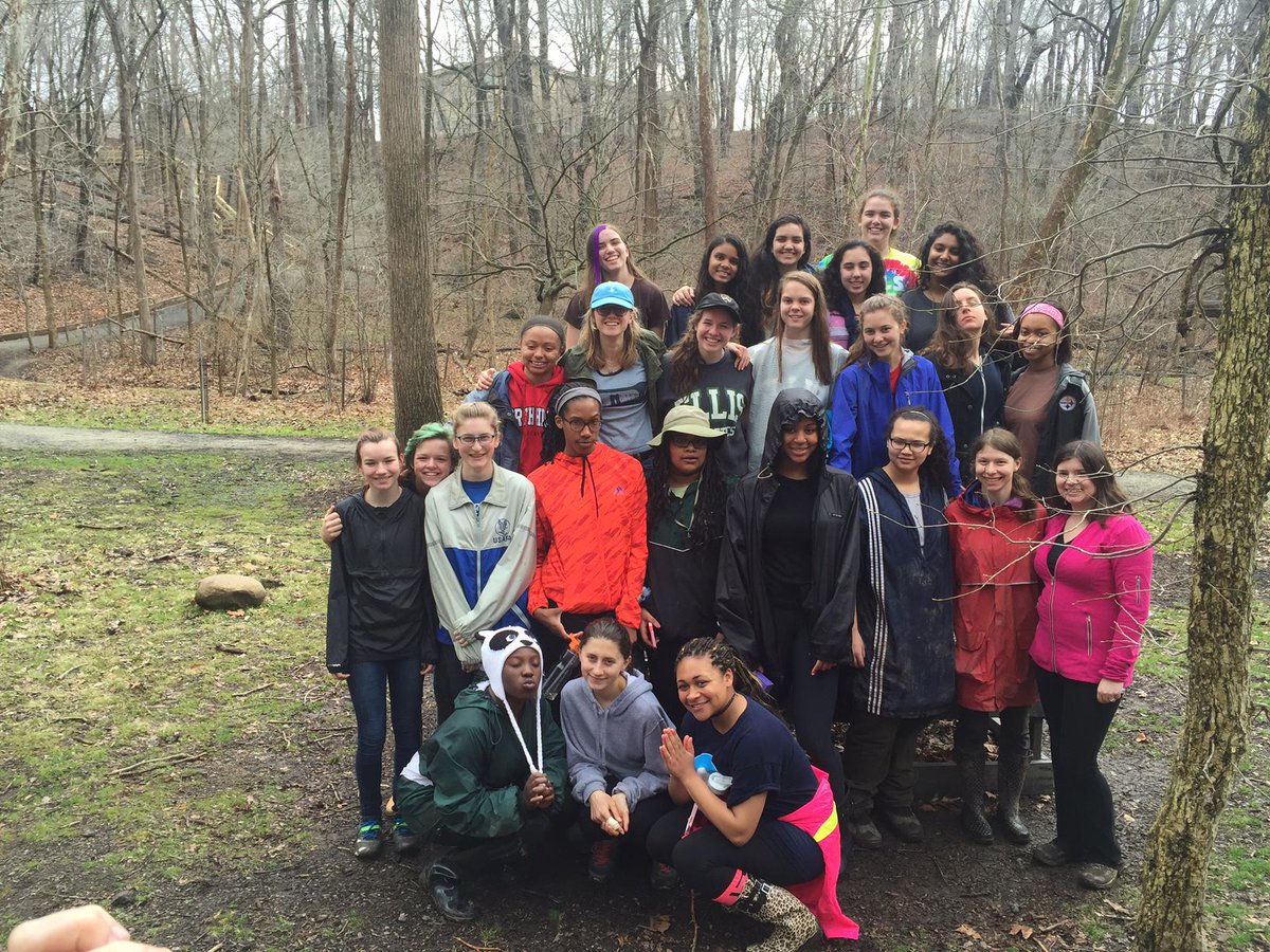 #FrickPark has 8 new trees, 8 less bags of trash and fewer invasive plants thanks to these gals from <a href="/TheEllisSchool/">The Ellis School</a>!