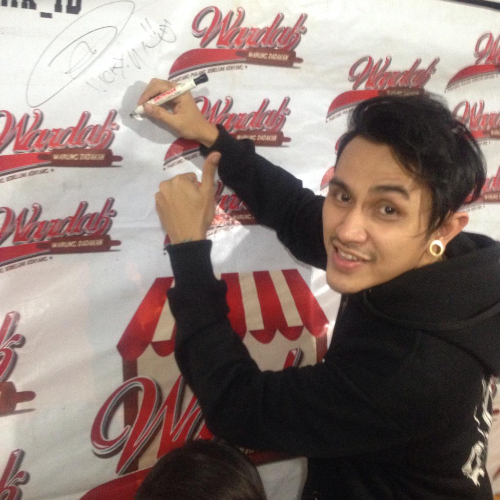 Thank's <a href="/vickykciv/">⚡</a> udah sempet mampir ke kedai kita, buat nyobain kue cubit.. Skuyyyy #pantangpulangsebelumkenyang