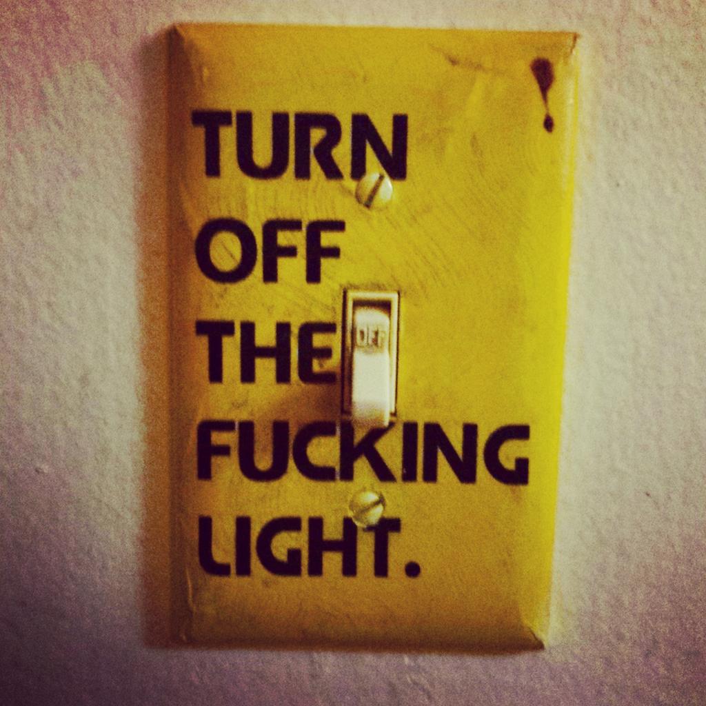 GanGu's tweet photo. When you're in Boston at a random persons house and you listen to a switch. They weren't pleased. http://t.co/WWhL4vPPsP
