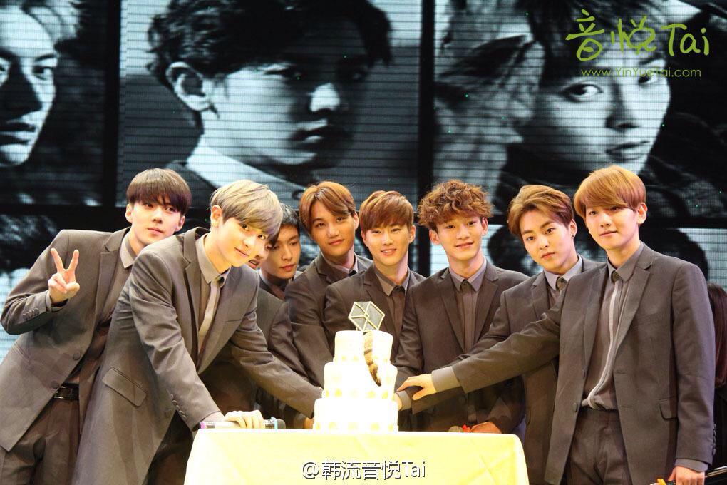 d__exo's tweet photo. http://t.co/NiMoDLsmf1