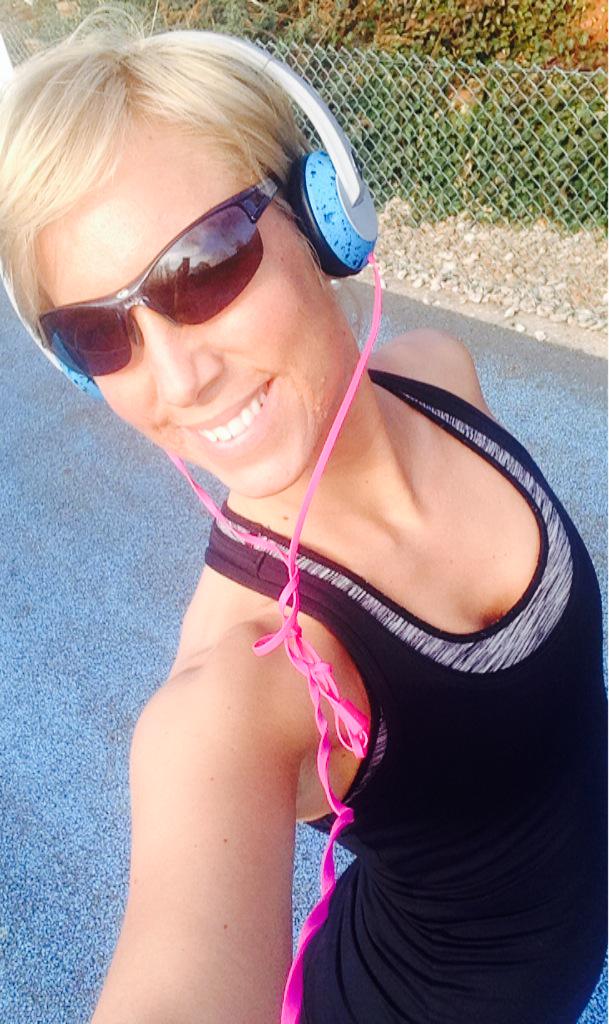creativefituk's tweet photo. Amazing weather for outdoor training and lunch al fresco boooom http://t.co/s7rUQEwK8M