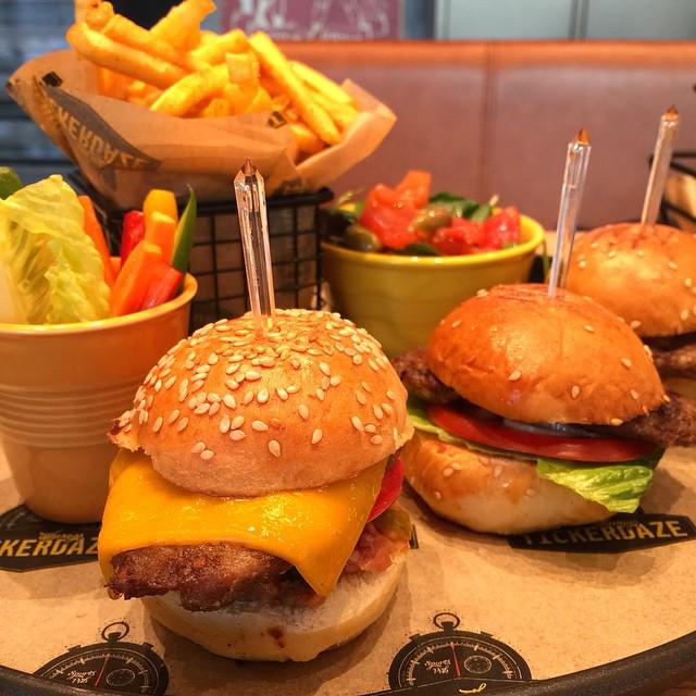 Süper bir Sports Bar/Cafe olmuş 👌 <a href="/tickerdaze/">Tickerdaze</a>  Uniq Istanbul - Maslak
…
Süper bir ambiyans… ift.tt/1bIzUf6