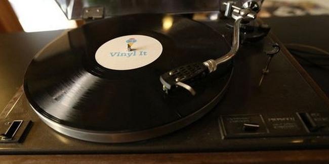 .<a href="/vinyl_it/">Vinyl it</a> lance sa version anglaise et s'ouvre aux labels étrangers mybandnews.com/2015/04/vinyl-…