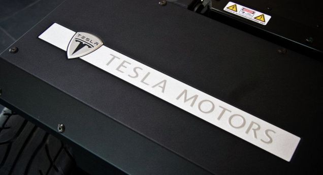 FomentoGEEK's tweet photo. Cómo funcionaría el producto secreto de Tesla: una batería para el hogar http://t.co/j9VxmstczQ http://t.co/CsnMg8Dunv