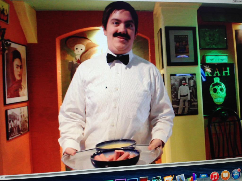 huckleBERRY2015's tweet photo. this waiter wont huck up YOUR order #theyang #Peter http://t.co/CSxEgWWNmA
