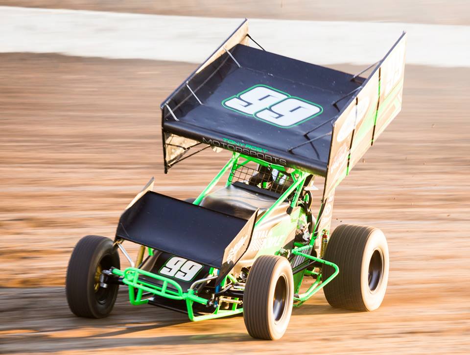 ROSTedFlakes's tweet photo. Downforce at its finest. #WingedOverWednesday Great shot by @Kenton52 from I-80 Speedway last weekend. #SprintCars http://t.co/IA839IpNaI