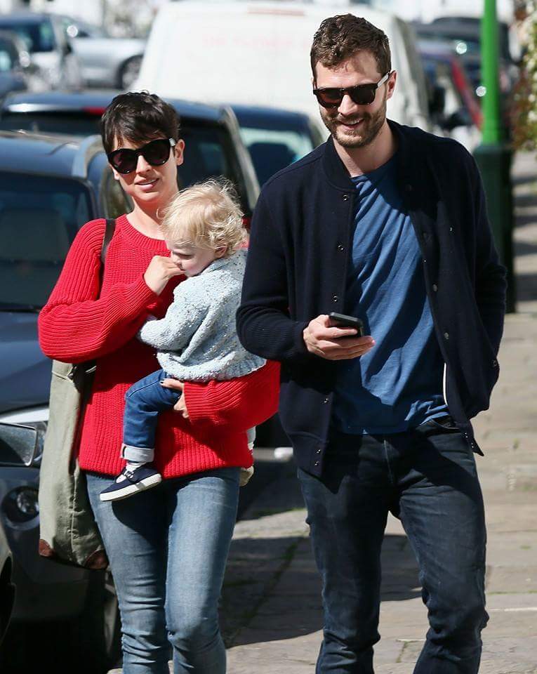 EmbajadorasNic2's tweet photo. Familia Dornan 😍 http://t.co/71VuOapTyX