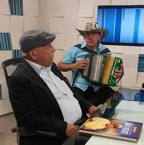 AdolfoLaleyenda's tweet photo. ¿Sabías que Adolfo Pacheco es el músico más querido y respetado del vallenato, el juglar vivo de Colombia? http://t.co/c39iCFW3sP