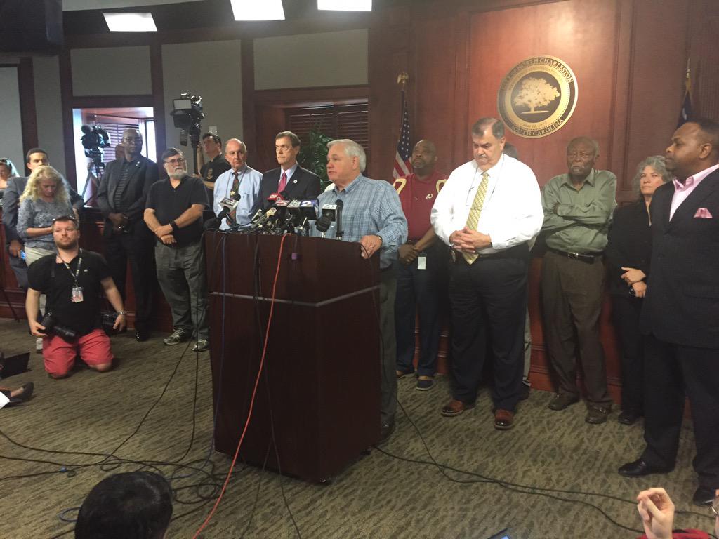 jtighe08's tweet photo. Crowd getting frustrated with @NorthCharleston leaders answers, leaders say nothing to hide @ABCNews4 #WalterScott http://t.co/9BXzlo9yLk