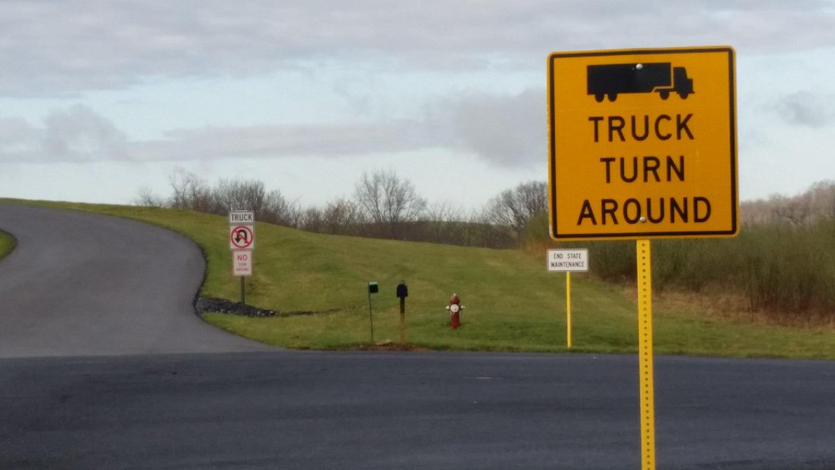tattedfisher84's tweet photo. I'm confused it says turn around but the other sign says no turn around what am I gonna do? http://t.co/nJ7LUrDFBu