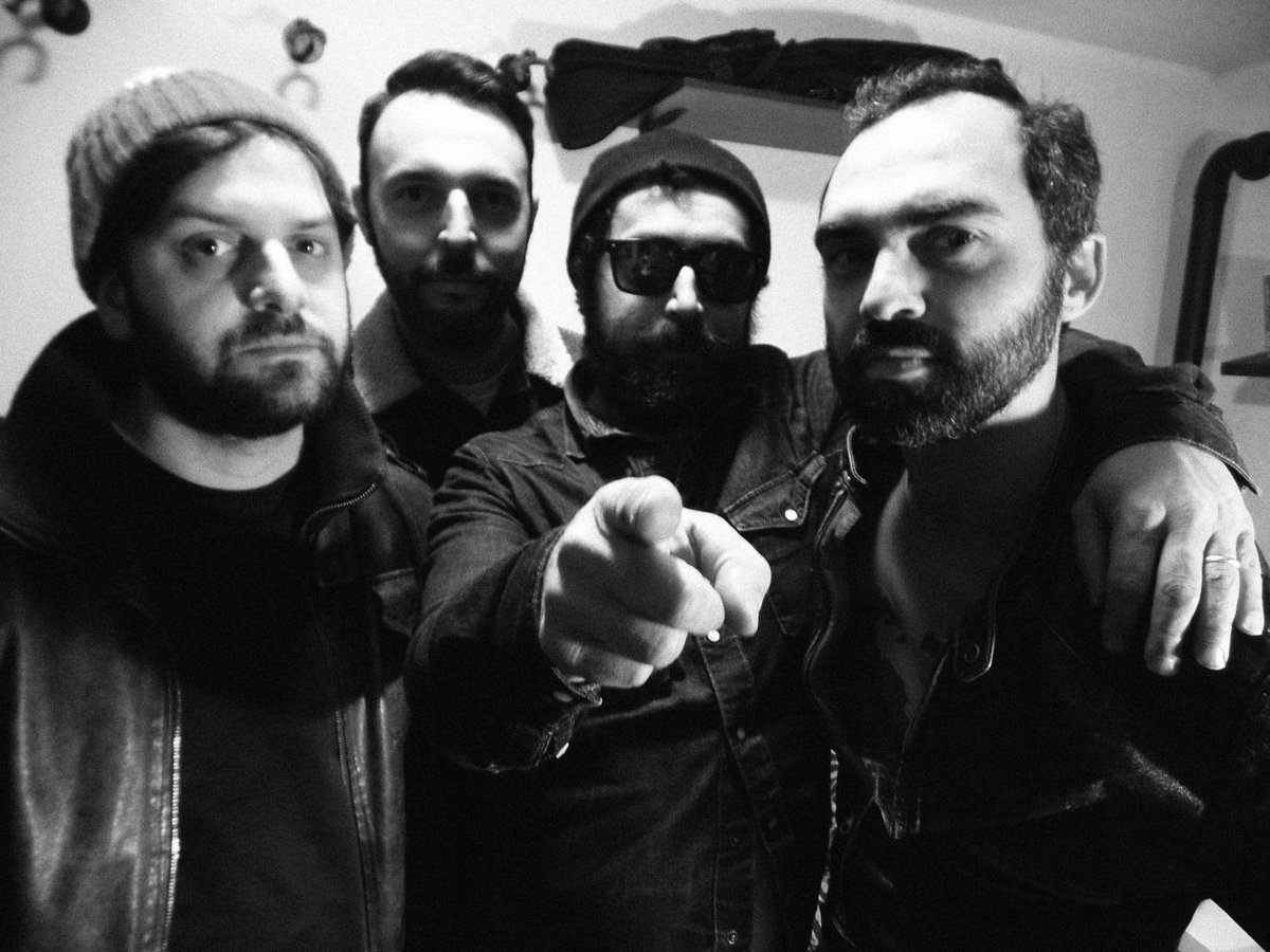 ThunderBomber's tweet photo. Da oggi su #noisey  potete ascoltare il nostro Ep Looking For Trouble per intero...tranquilli, sono solo 5 pezzi... http://t.co/ebZkpbjlDm