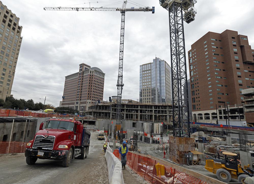 DMNBiz's tweet photo. Three more years of commercial real estate boom expected in D-FW http://t.co/H0lRZpvBEA http://t.co/n478q3k8az