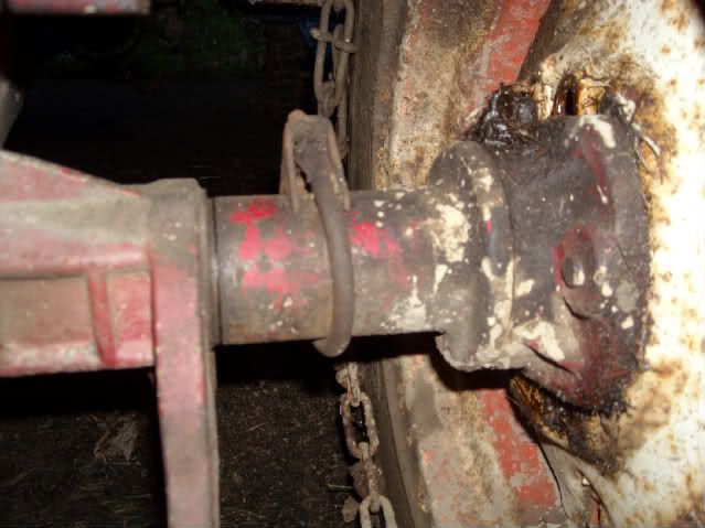 Threadforms1991's tweet photo. Spring planting about to start.  @threadforms1991 we suggest you replace  bolts before they fail in the field http://t.co/4x4RCrIlcg