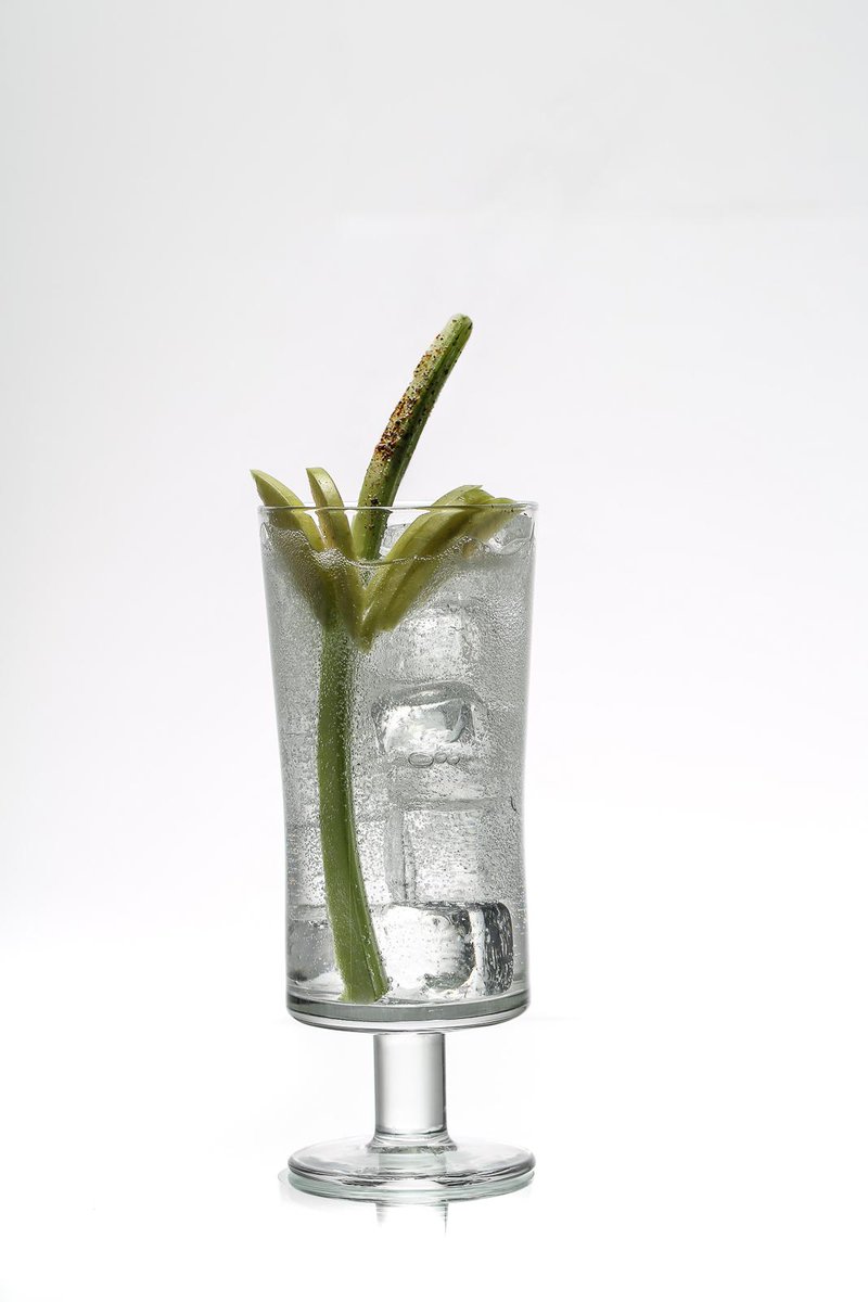 CaorunnGin's tweet image. Celebrate the start of #Spring with a &quot;Spring Herbs G&amp;amp;T&quot; feat. celery, green apple and black pepper #SpringCocktail