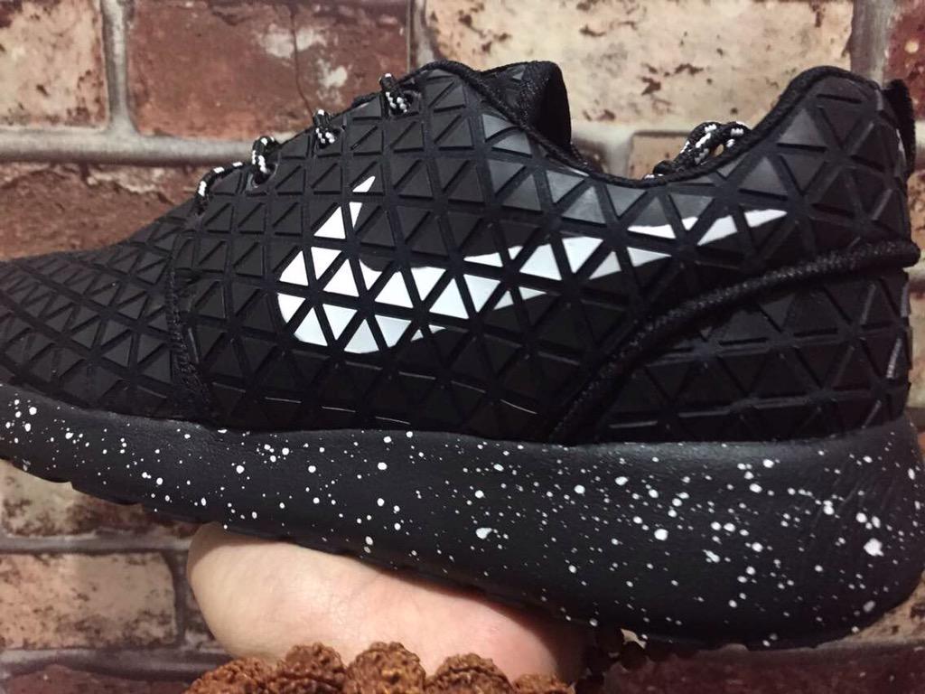 kobezou1's tweet photo. #Nike roshe run！size：36-44！shipping worldwide！email me：354497362@qq.com#sneakers#shoes#footwear#fashion#2015# http://t.co/Rl9FCls0E0