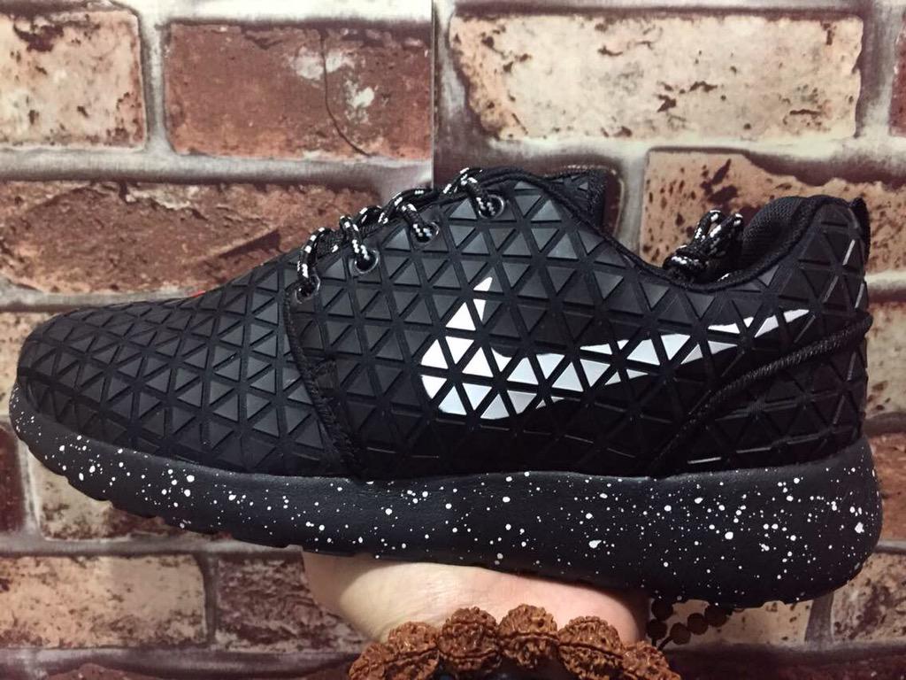 kobezou1's tweet photo. #Nike roshe run！size：36-44！shipping worldwide！email me：354497362@qq.com#sneakers#shoes#footwear#fashion#2015# http://t.co/Rl9FCls0E0