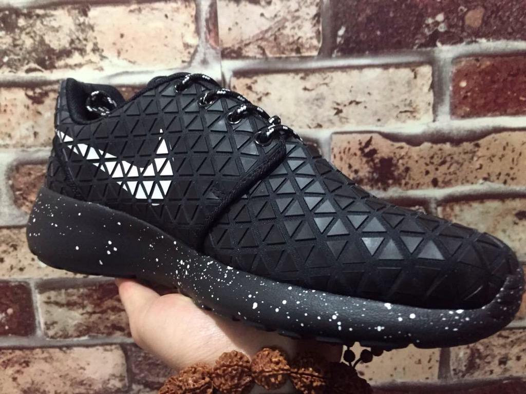 kobezou1's tweet photo. #Nike roshe run！size：36-44！shipping worldwide！email me：354497362@qq.com#sneakers#shoes#footwear#fashion#2015# http://t.co/Rl9FCls0E0