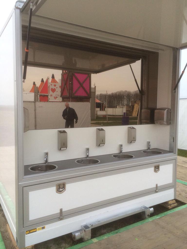 #Toiletwagen #tent  #bar #tap , muziek <a href="/Vangrail/">VANGRAIL</a> , top decorbouw en meer ..!Wij zeggen heen <a href="/BregePop/">Bregepop Festival</a> !!!
