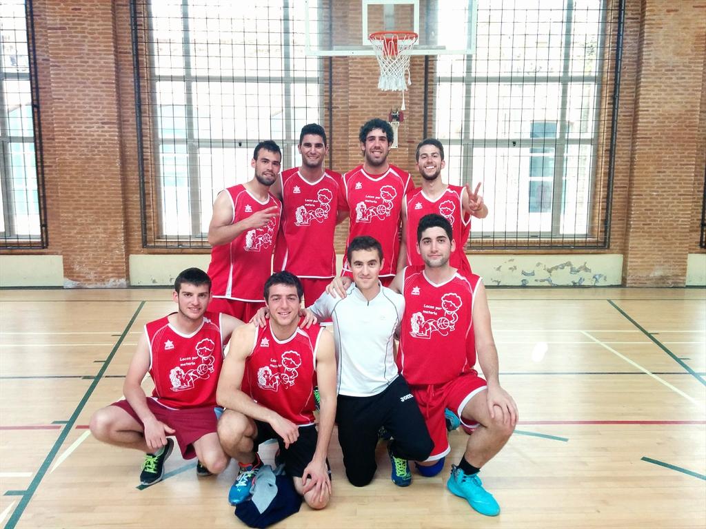 Lokospormeterla's tweet photo. Grande el @Lokospormeterla !!!! El año que viene más y mejor y como no con el regreso de @DJarque13 y @RaulLT29 !!!! http://t.co/vB4cTU8Y0j
