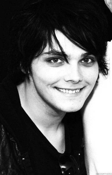  Happy Birthday Gerard Way   38 years 
