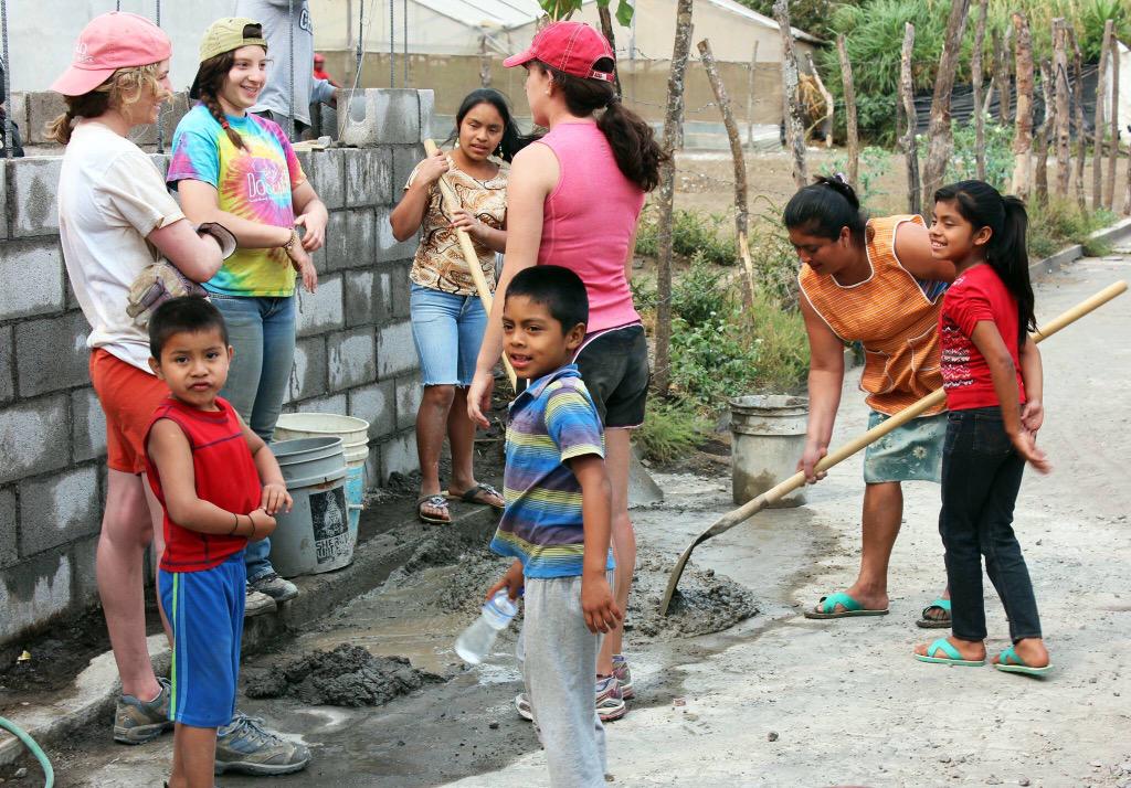 handsorg's tweet image. Surround yourself with #love and volunteer with us this summer! handsorganization.org/projects