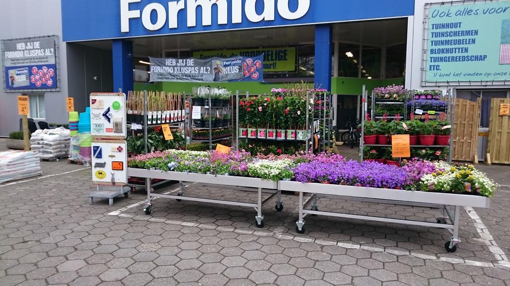 Formidoleeuwen's tweet photo. Wij hebben vandaag al heel veel planten verkocht, en op is op.. Dus kom gauw nog leuke plantjes uitzoeken! http://t.co/TwMV5KcnOW