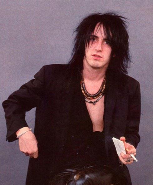 Happy birthday to the legend that is Izzy Stradlin 