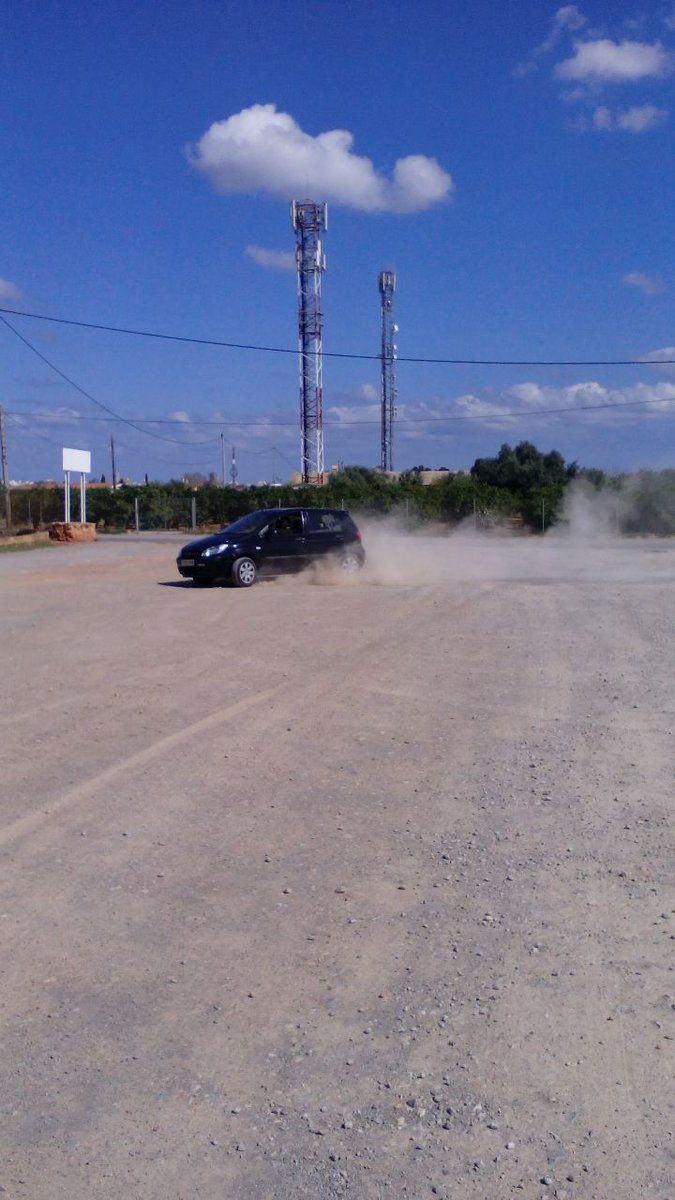albertovalero2's tweet photo. El freno de mano puede hacer de una curva una autentica obra de arte. Carlos sainz http://t.co/i2AnaXpqFu